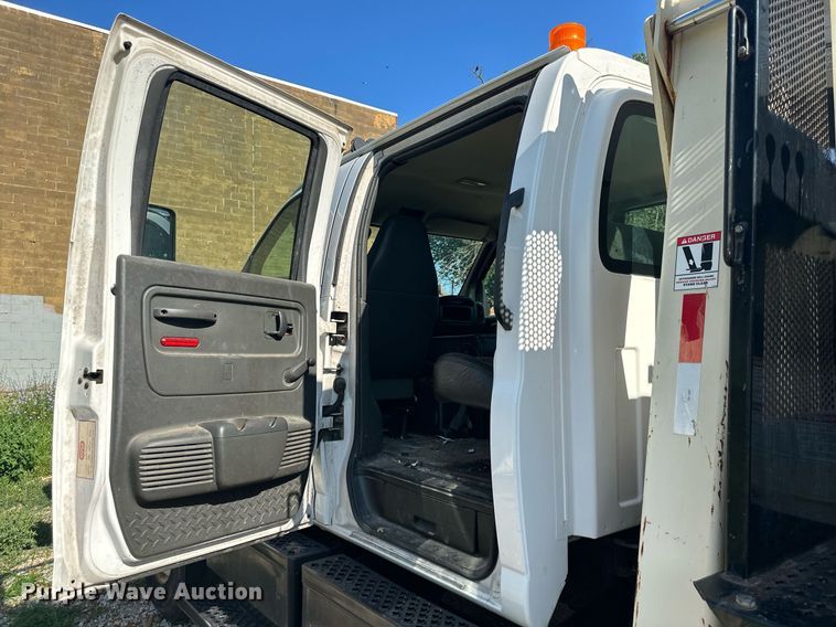 image for item LN9272 2009 GMC C7500  Crew Cab crane truck