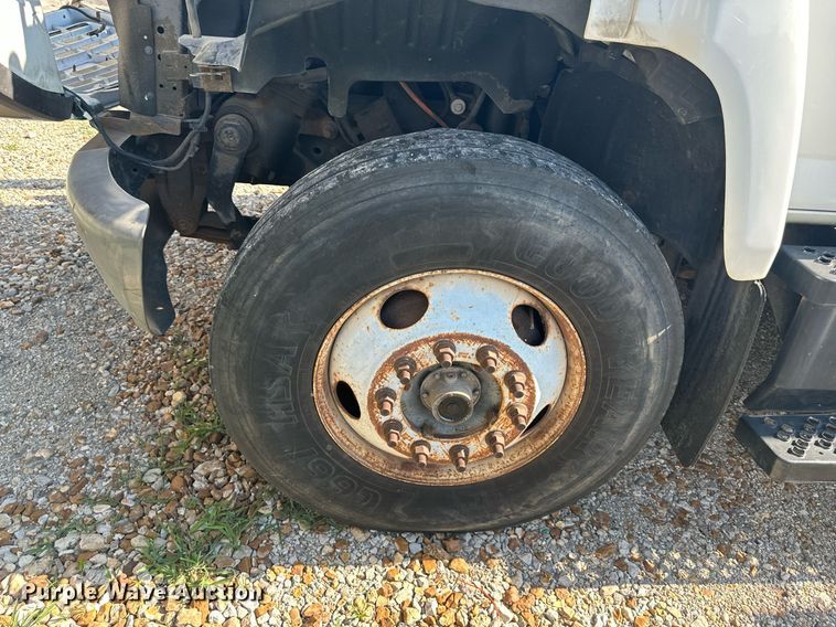 image for item LN9272 2009 GMC C7500  Crew Cab crane truck