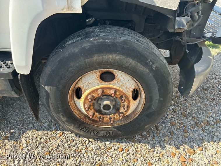 image for item LN9272 2009 GMC C7500  Crew Cab crane truck