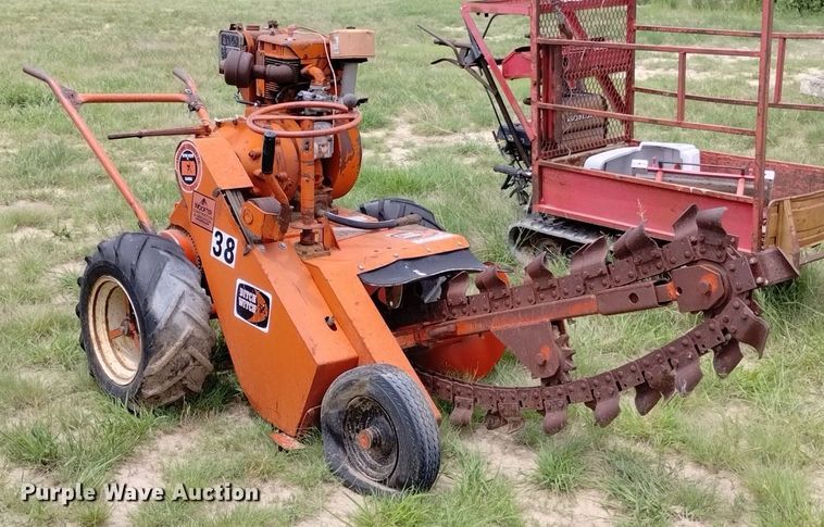 image for item LP9627 Ditch Witch M422  trencher