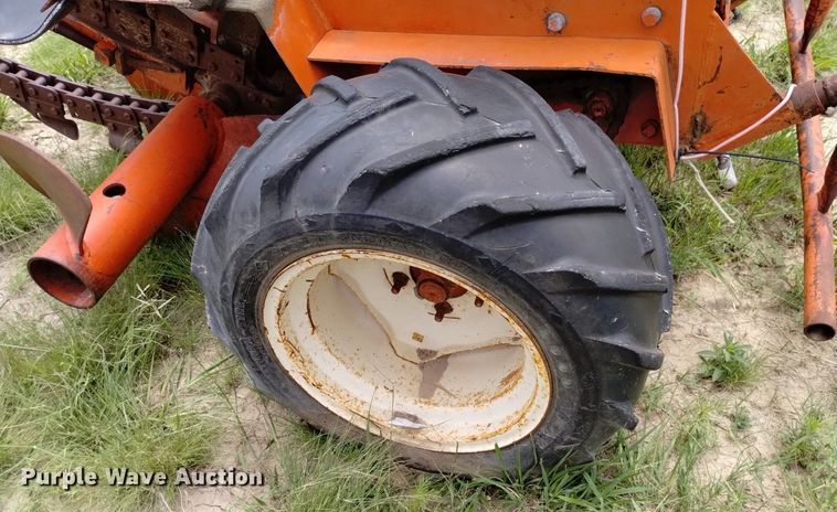 image for item LP9627 Ditch Witch M422  trencher