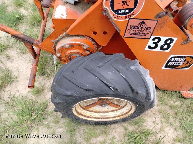 image for item LP9627 Ditch Witch M422  trencher