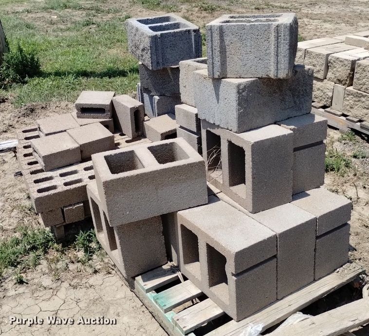 image for item LP9635 (4) pallets of concrete blocks