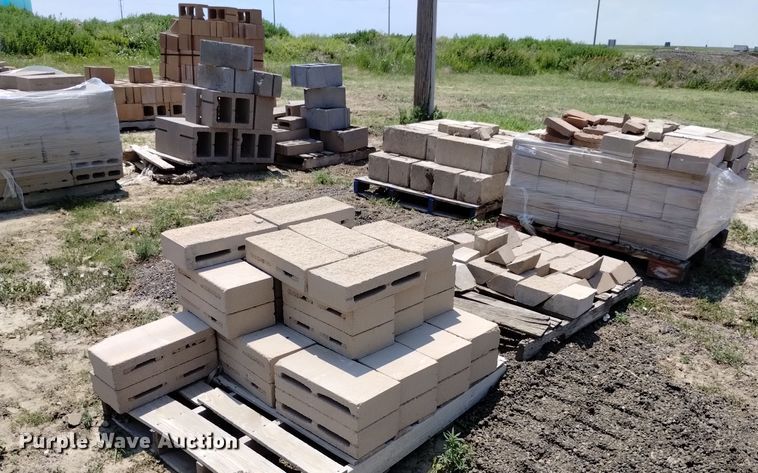image for item LP9636 (4) pallets of concrete blocks