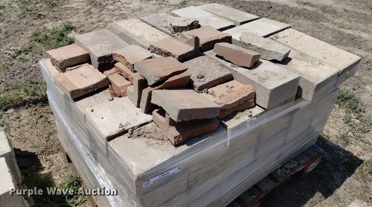 image for item LP9636 (4) pallets of concrete blocks