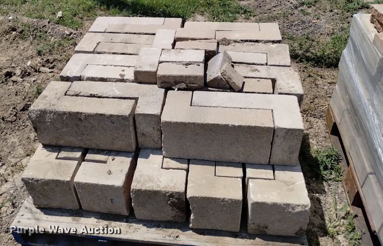 image for item LP9636 (4) pallets of concrete blocks