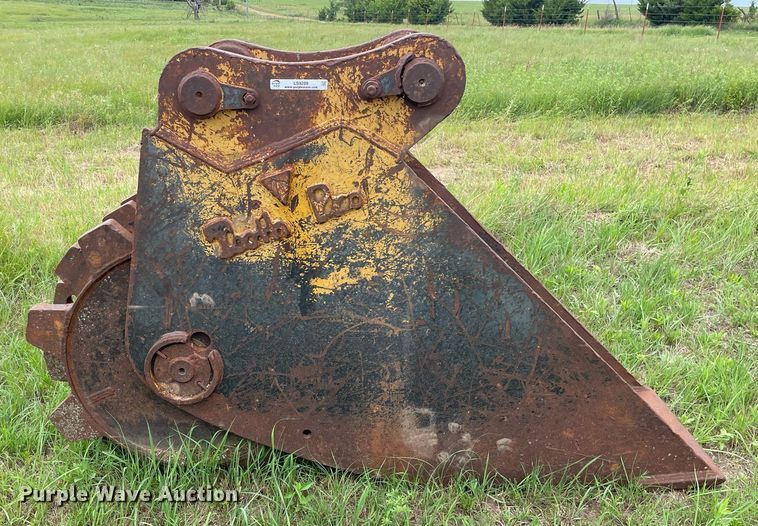 image for item LS9289 Tooth Pro  excavator roller compaction bucket