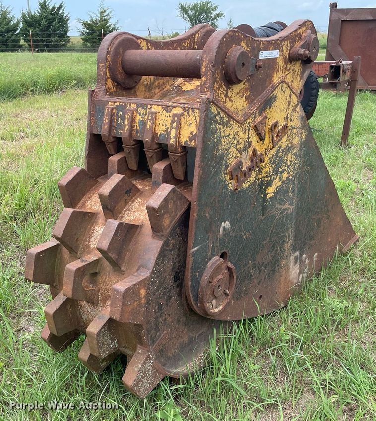 image for item LS9289 Tooth Pro  excavator roller compaction bucket