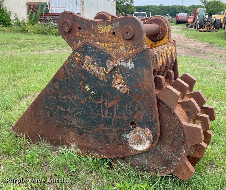 image for item LS9289 Tooth Pro  excavator roller compaction bucket