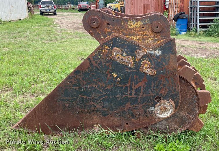 image for item LS9289 Tooth Pro  excavator roller compaction bucket