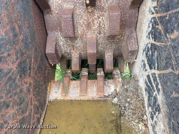 image for item LS9289 Tooth Pro  excavator roller compaction bucket