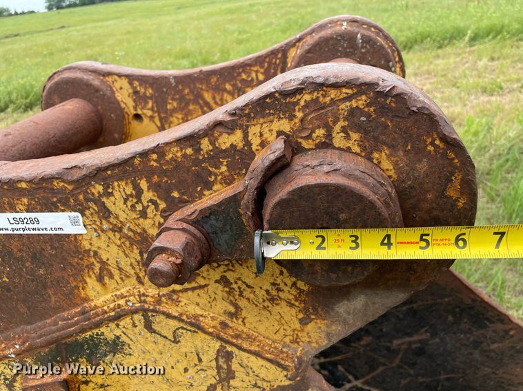 image for item LS9289 Tooth Pro  excavator roller compaction bucket