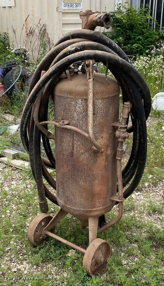 image for item LS9295 Sandstorm  sand blasting pot