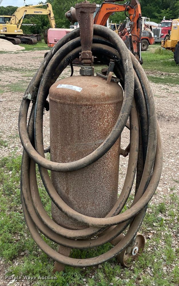 image for item LS9295 Sandstorm  sand blasting pot