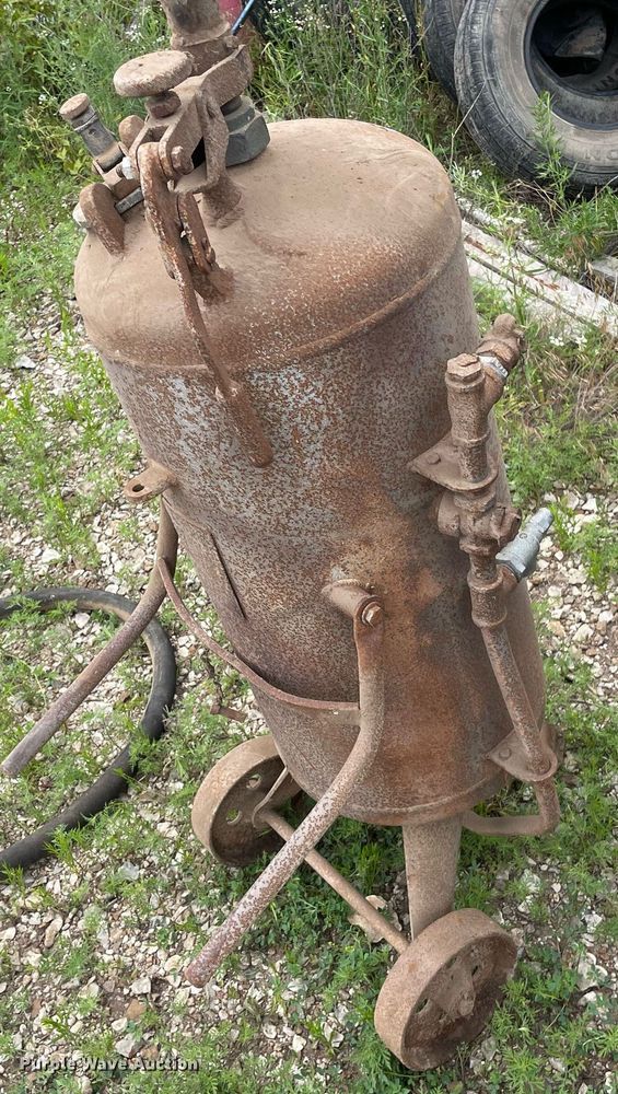 image for item LS9295 Sandstorm  sand blasting pot