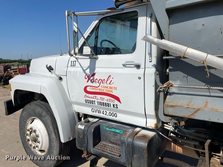 image for item LS9296 1991 Ford F800  dump truck
