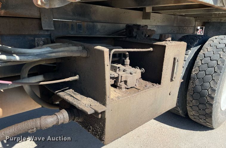 image for item LS9296 1991 Ford F800  dump truck