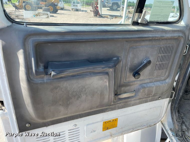 image for item LS9296 1991 Ford F800  dump truck