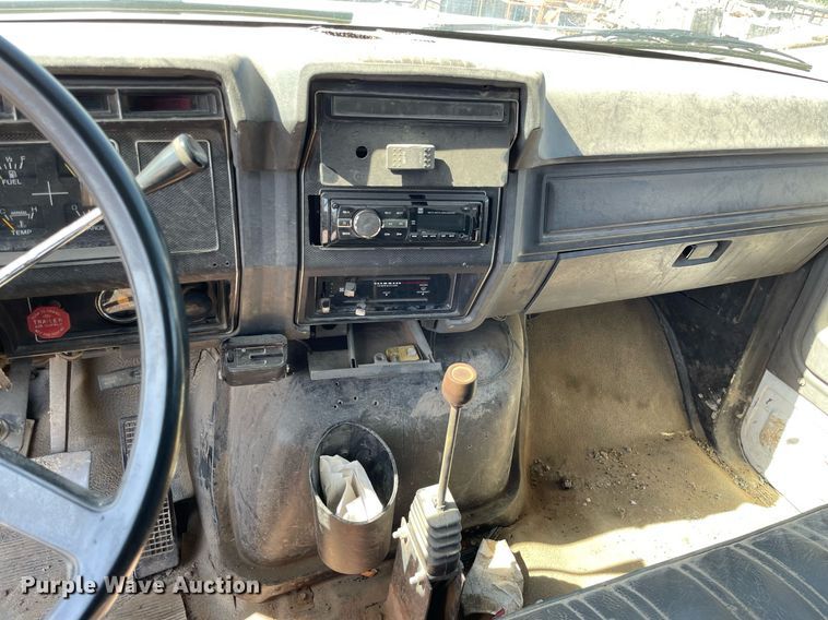 image for item LS9296 1991 Ford F800  dump truck