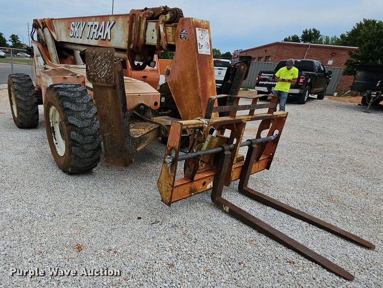 image for item LW9694 2002 SkyTrak 10054  telehandler