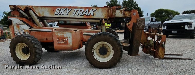 image for item LW9694 2002 SkyTrak 10054  telehandler