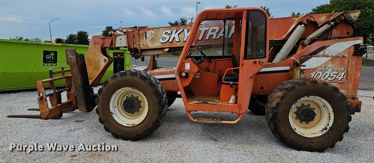 image for item LW9694 2002 SkyTrak 10054  telehandler