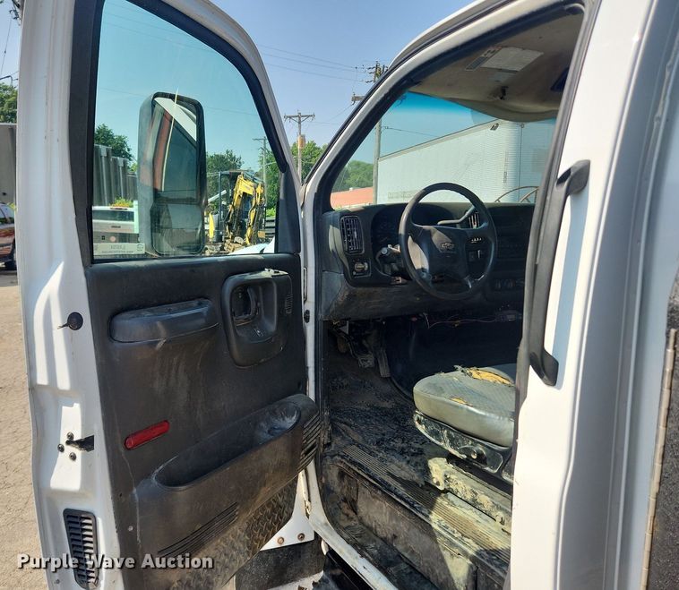 image for item LX9734 2008 Chevrolet C4500  dump truck