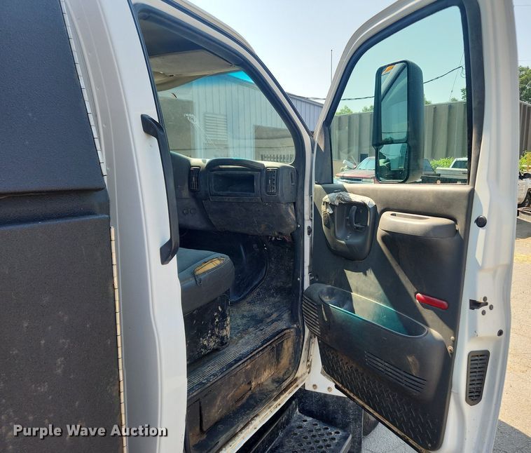 image for item LX9734 2008 Chevrolet C4500  dump truck