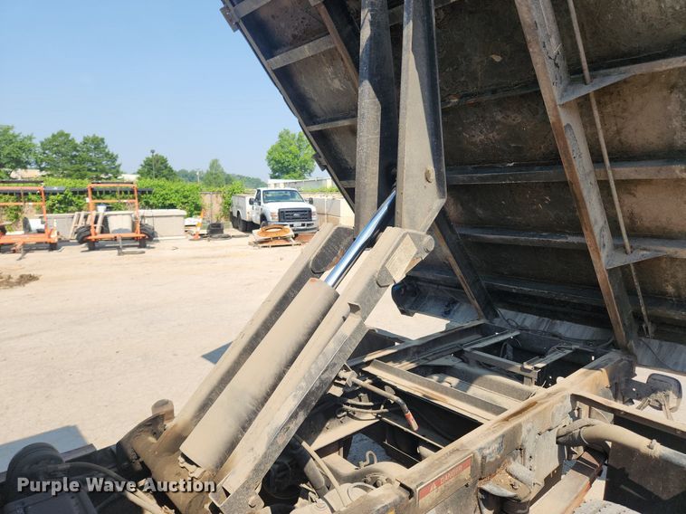 image for item LX9734 2008 Chevrolet C4500  dump truck