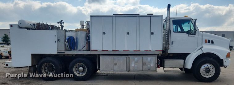 image for item LX9739 2004 Sterling L9500  fuel / lube truck