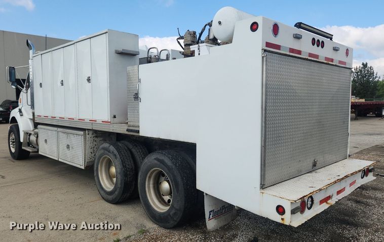 image for item LX9739 2004 Sterling L9500  fuel / lube truck