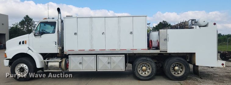image for item LX9739 2004 Sterling L9500  fuel / lube truck