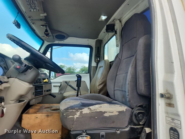 image for item LX9739 2004 Sterling L9500  fuel / lube truck