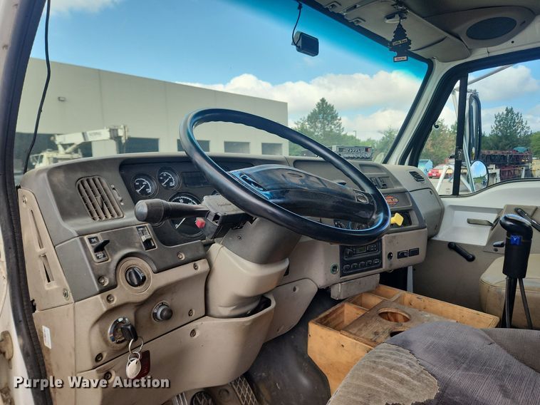 image for item LX9739 2004 Sterling L9500  fuel / lube truck