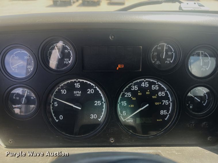 image for item LX9739 2004 Sterling L9500  fuel / lube truck