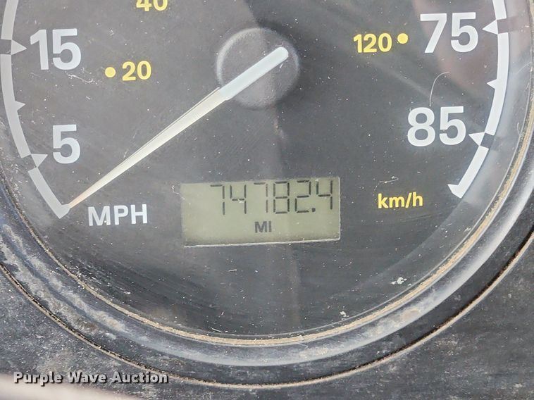 image for item LX9739 2004 Sterling L9500  fuel / lube truck