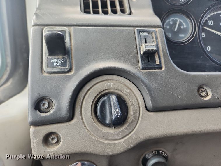 image for item LX9739 2004 Sterling L9500  fuel / lube truck