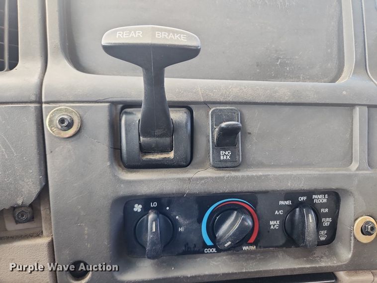 image for item LX9739 2004 Sterling L9500  fuel / lube truck