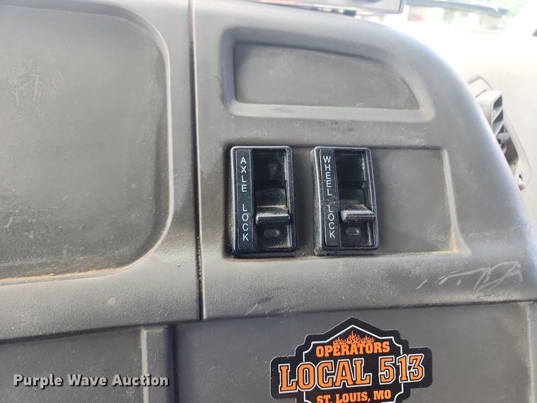 image for item LX9739 2004 Sterling L9500  fuel / lube truck