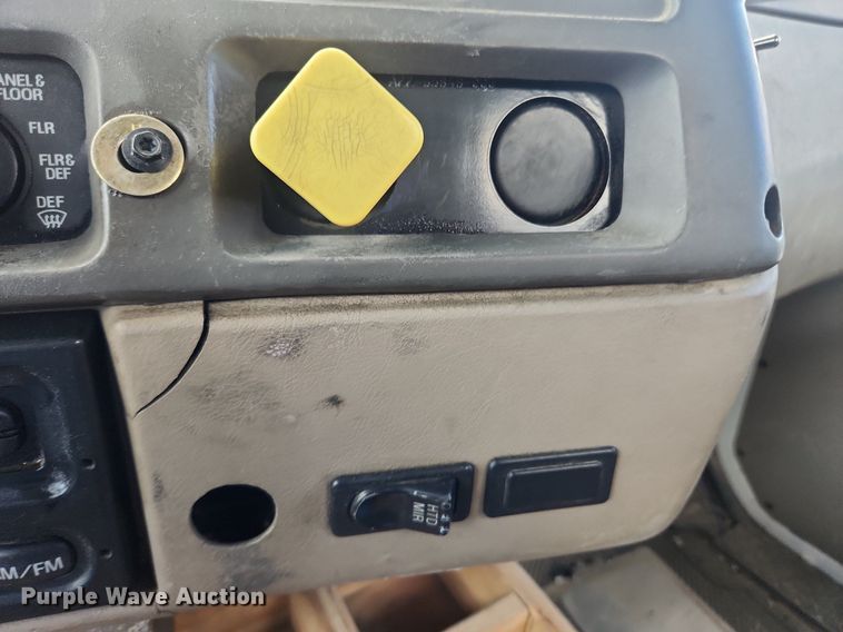 image for item LX9739 2004 Sterling L9500  fuel / lube truck