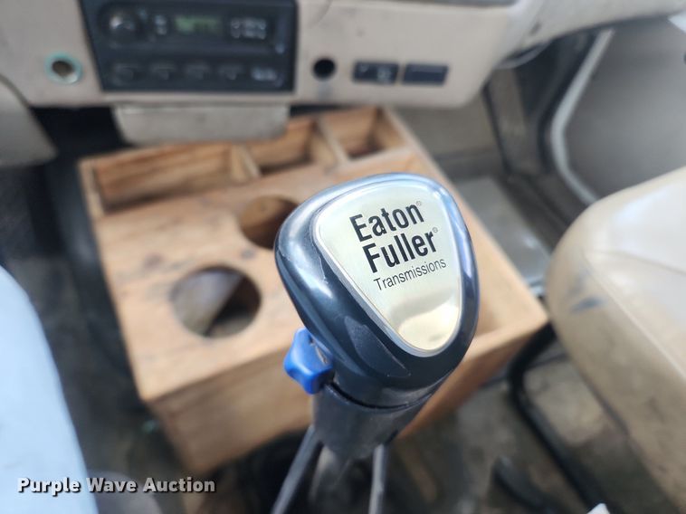 image for item LX9739 2004 Sterling L9500  fuel / lube truck