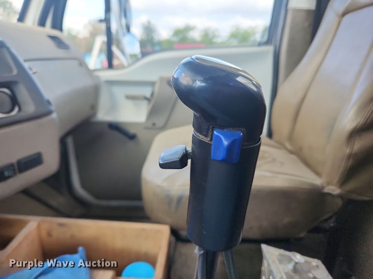 image for item LX9739 2004 Sterling L9500  fuel / lube truck