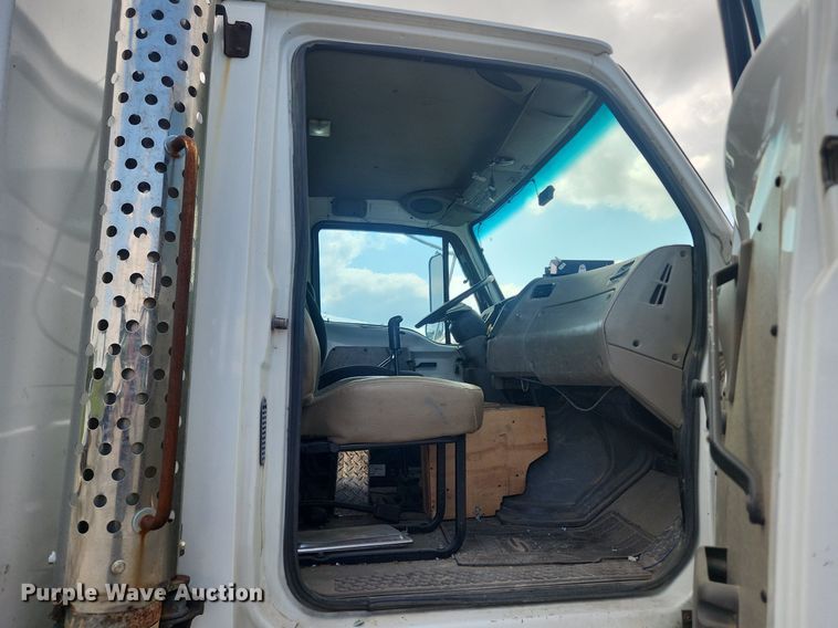 image for item LX9739 2004 Sterling L9500  fuel / lube truck