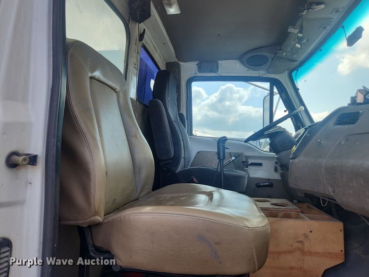 image for item LX9739 2004 Sterling L9500  fuel / lube truck