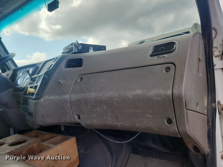 image for item LX9739 2004 Sterling L9500  fuel / lube truck