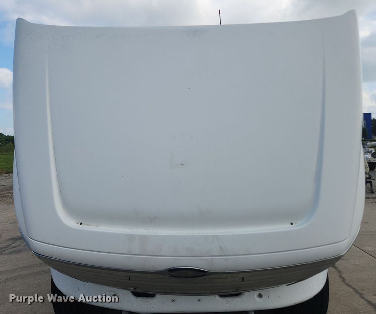 image for item LX9739 2004 Sterling L9500  fuel / lube truck