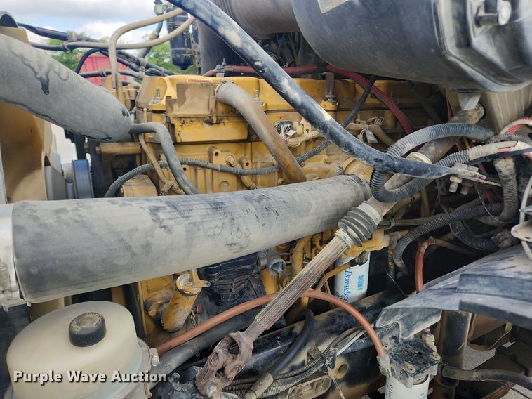 image for item LX9739 2004 Sterling L9500  fuel / lube truck