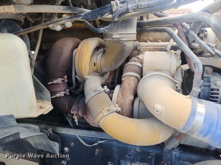 image for item LX9739 2004 Sterling L9500  fuel / lube truck