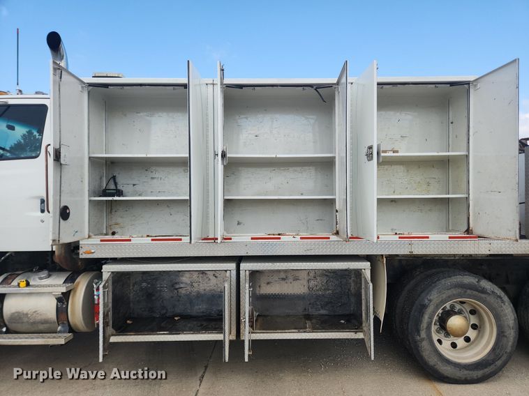 image for item LX9739 2004 Sterling L9500  fuel / lube truck