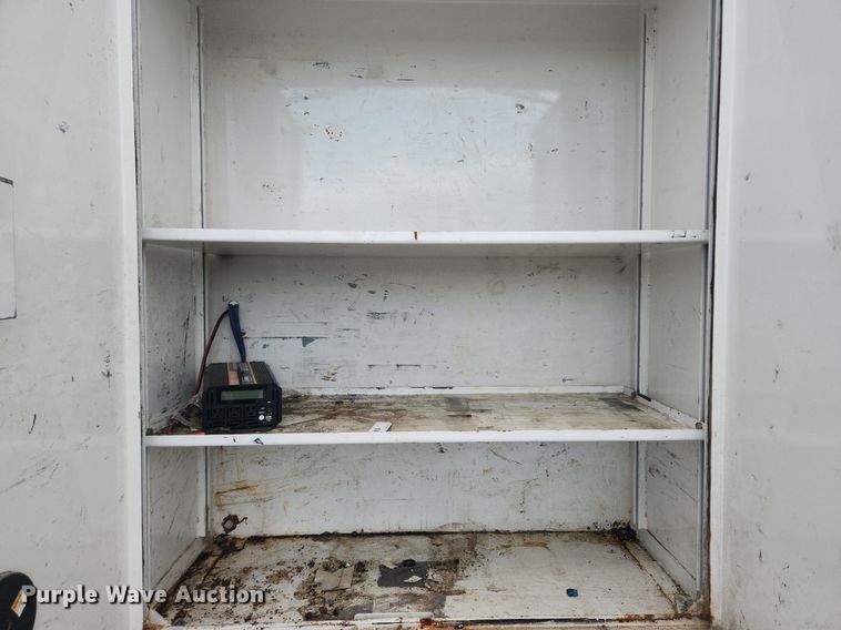 image for item LX9739 2004 Sterling L9500  fuel / lube truck